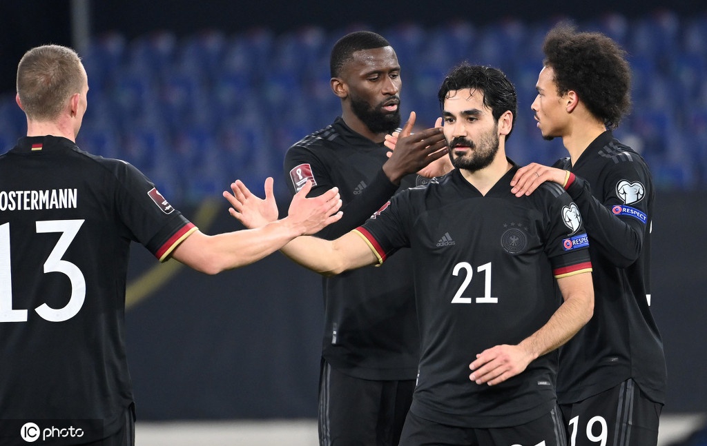 أزمة جديدة تهز نادي سبورتنغ لشبونة بعد إيقاف أغلب لاعبي الفريق الأول