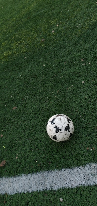 أندريه سيلفا يقود ميلان للفوز الساحق على فيينا بهاتريك في الدوري الأوروبي